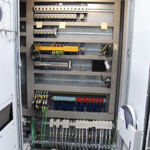 CNC Karusselldrehmaschine SCHIESS 16 DSC während der Überholung in der Werkshalle von Schiess Moweg GmbH neuer Schaltschrank Teil 3