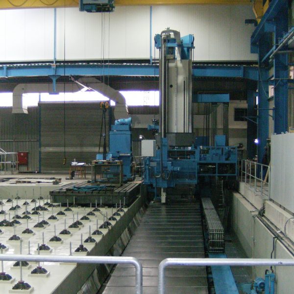 CNC-PLattenbohrwerk-SCHIESS-1-FB-180-während-der-Montage-beim-Kunden